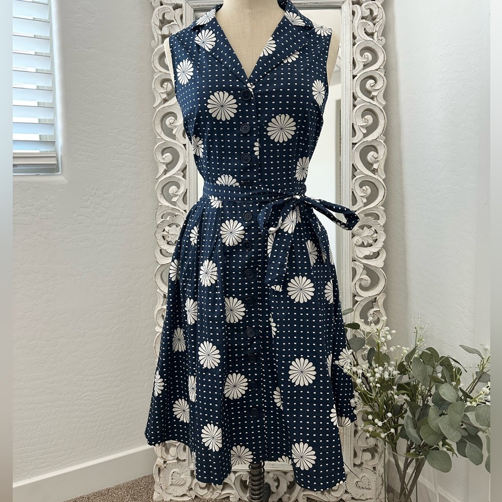Modcloth daisy novelty shirt dress